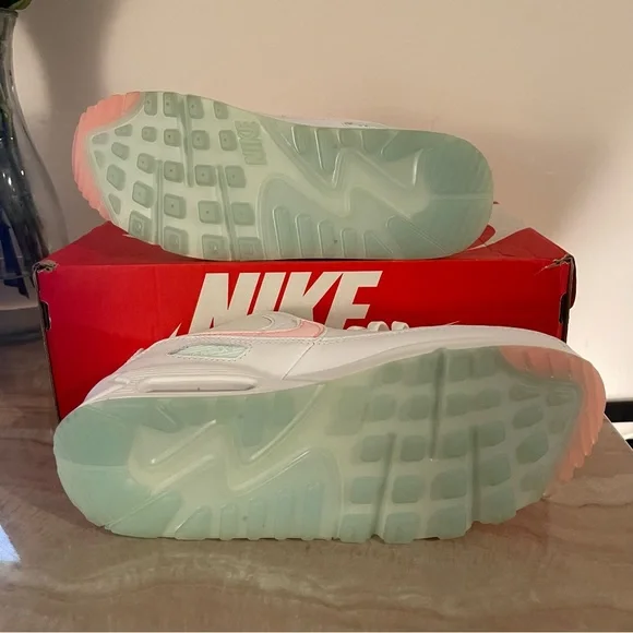 Nike Women’s Air Max 90 White / Arctic Punch - Picture 4 of 11